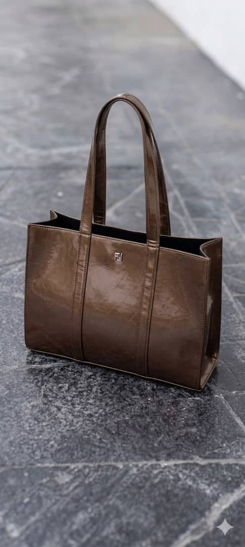 GLOSSY MAXI TOTE BAG