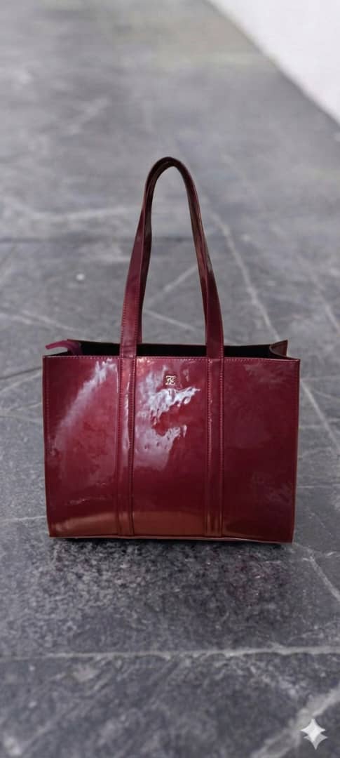 GLOSSY MAXI TOTE BAG